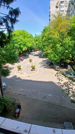 Apartament cu 3 camere decomandat în Alexandru Obregia