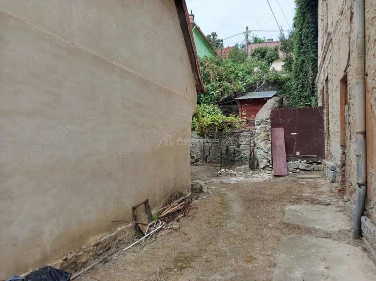 Casă cu Teren 243 Mp în Vest