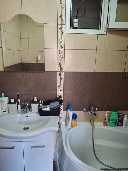 Casă cu 6 camere cu Canalizare în Brâncoveanu