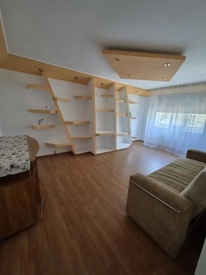 Apartament cu 2 camere decomandat în Găești