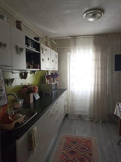 Apartament cu 3 camere decomandat în Găvana