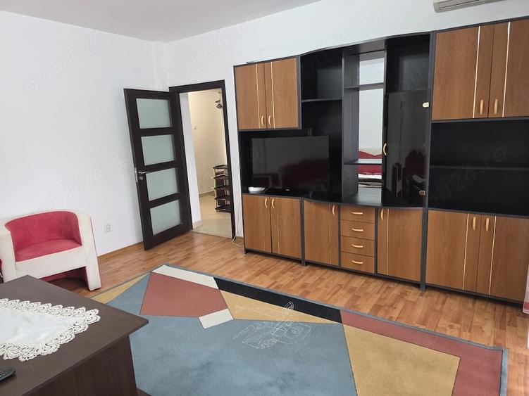 Apartament cu 3 camere decomandat în Tineretului