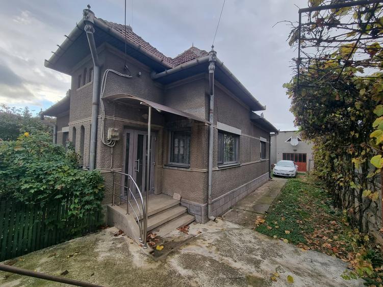 Casă individuală cu 3 camere cu Garaj în Micești
