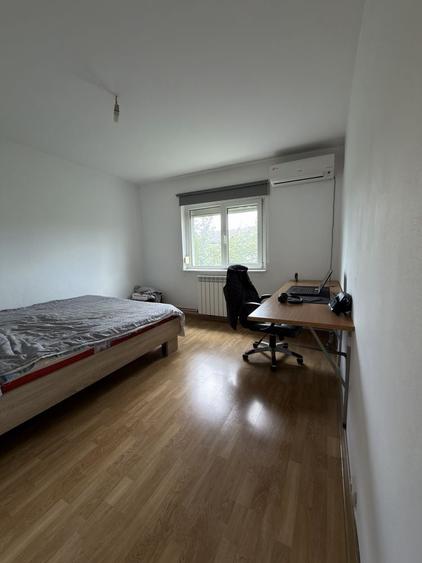 Apartament cu 3 camere decomandat în Lipovei