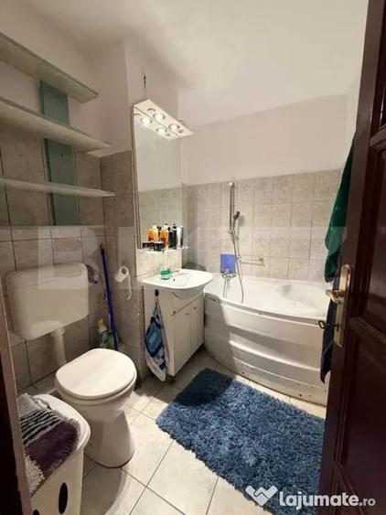 Apartament cu 4 camere decomandat în Soarelui
