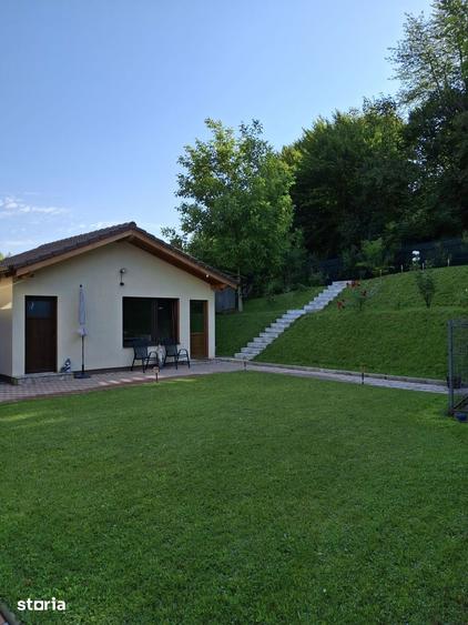 Casă cu 5 camere cu Teren 750 Mp în Dâmbul Morii