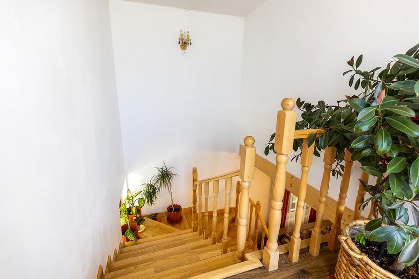 Casă individuală cu 4 camere cu Garaj în Titulescu