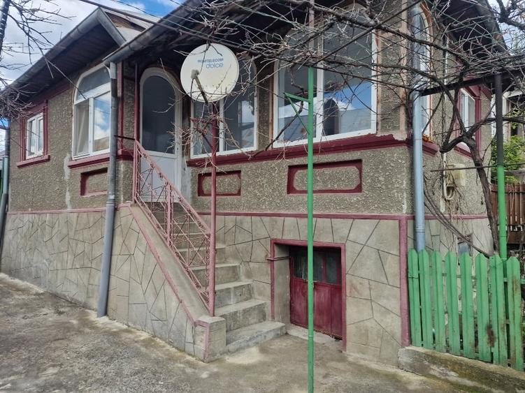 Casă individuală cu 5 camere cu Teren 1094 Mp în Valea Leurzii