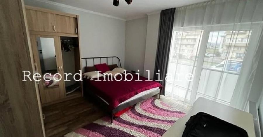Apartament cu 3 camere decomandat în Florești