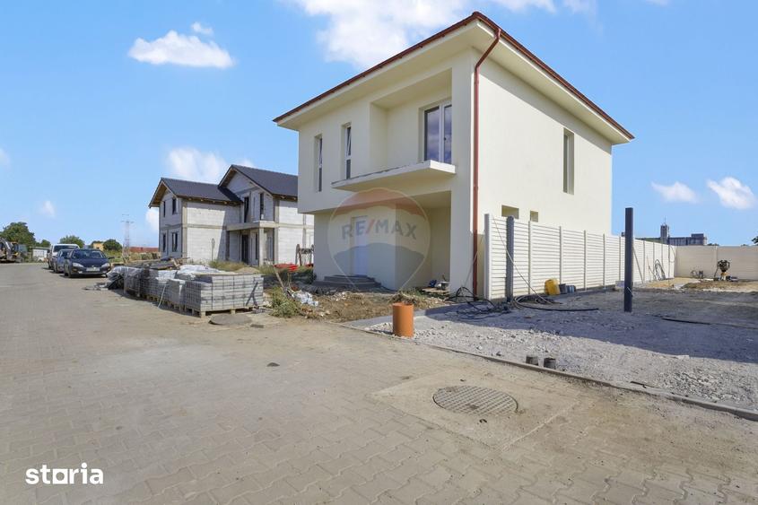 Casă cu 5 camere cu Teren 392 Mp în 6 Vânători
