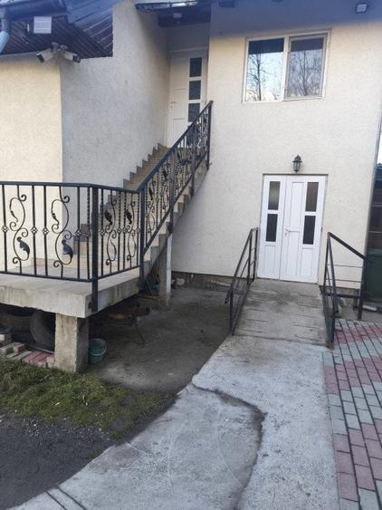 Casă cu 5 camere cu Teren 1000 Mp în Grămești