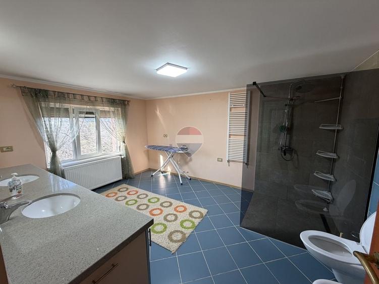 Apartament cu 3 camere decomandat în Gară