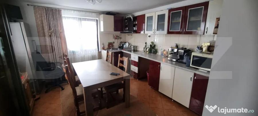 Casă cu 4 camere cu Teren 7000 Mp în Central