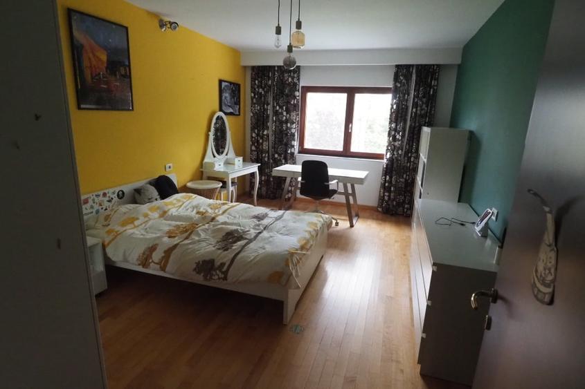 Duplex cu 6 camere cu Canalizare în Central
