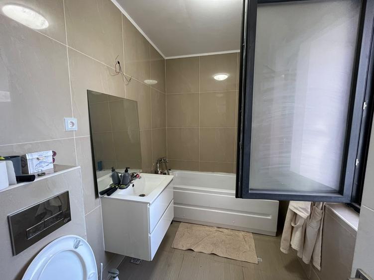 Casă cu 5 camere cu Canalizare în Otopeni