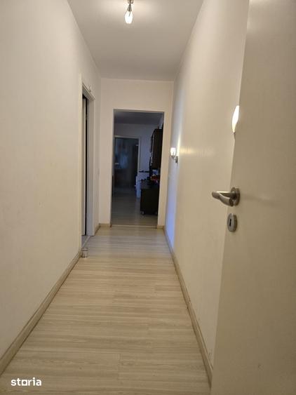 Apartament cu 3 camere semidecomandat în Circumvalațiunii