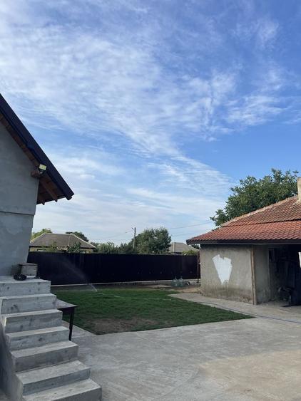 Casă cu 4 camere în Lanurile
