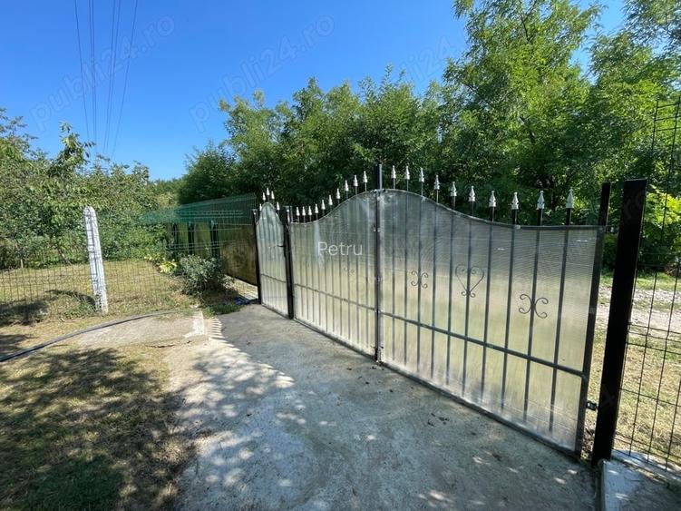 Casa si Gradina Pozitie Centrala pe Loc Drept