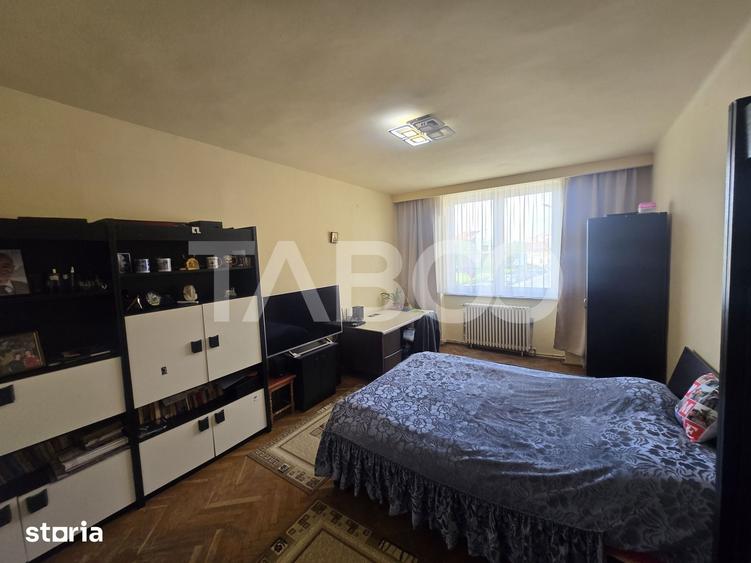 Apartament cu 5 camere decomandat în Terezian
