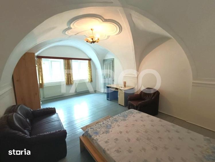Apartament cu 3 camere semidecomandat în Orașul de Jos