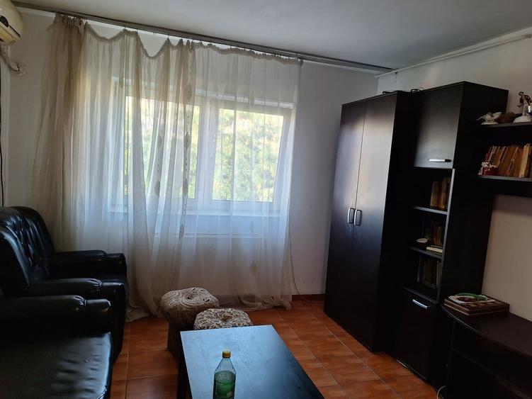 Apartament cu 3 camere decomandat în Militari