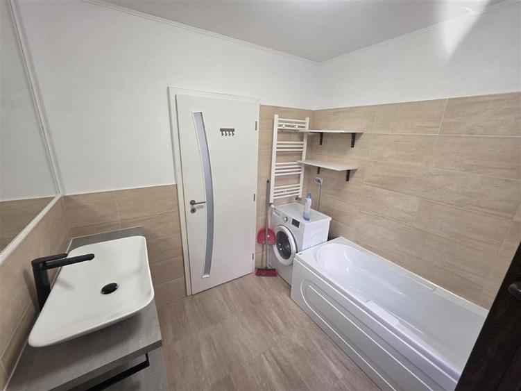 Apartament cu 2 camere decomandat în Nicolina