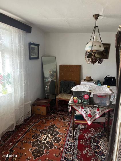 Casă cu 3 camere cu Teren 5000 Mp în Central