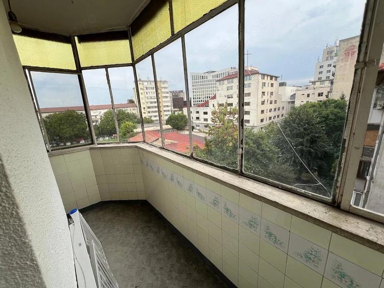 Apartament cu 3 camere decomandat în Torontalului