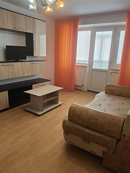 Apartament cu 3 camere decomandat în Viziru 3