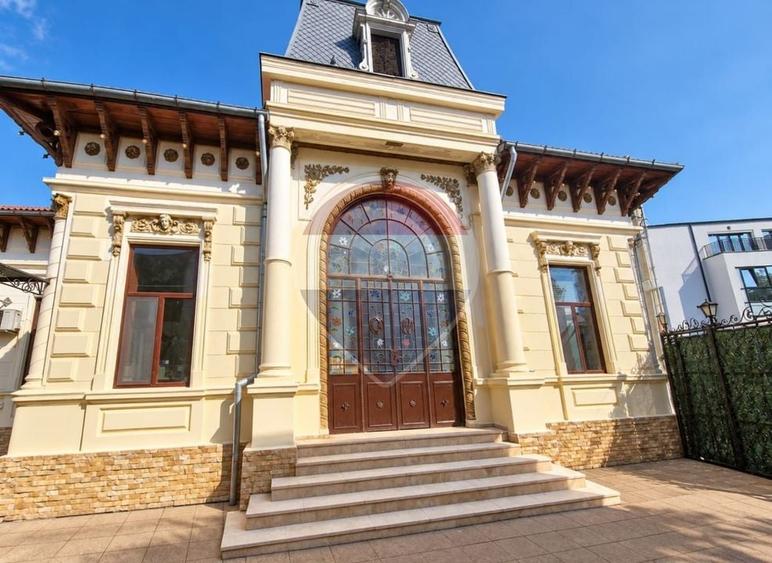 Casă individuală cu 8 camere cu Teren 543 Mp în Central