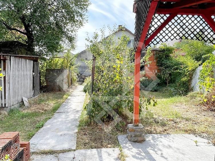Casă individuală cu 4 camere cu Canalizare în Nufărul
