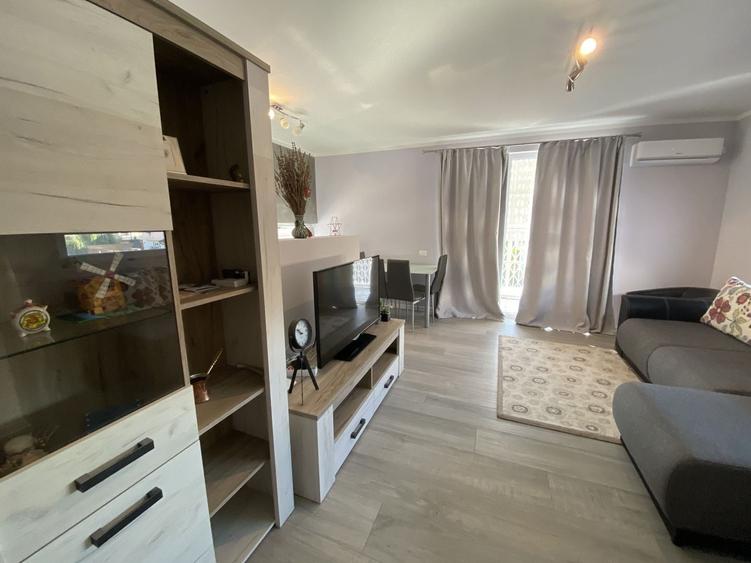Apartament cu 3 camere decomandat, mobilat în Dumbrăvița
