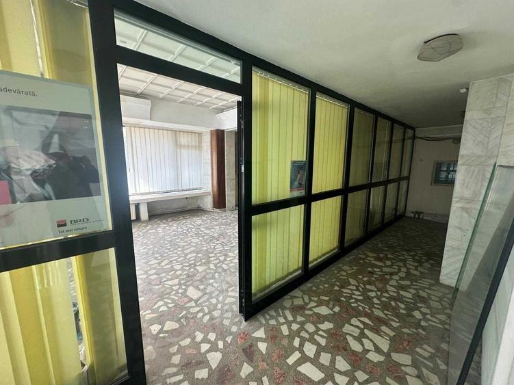 Spațiu comercial, de 200 mp, în Central