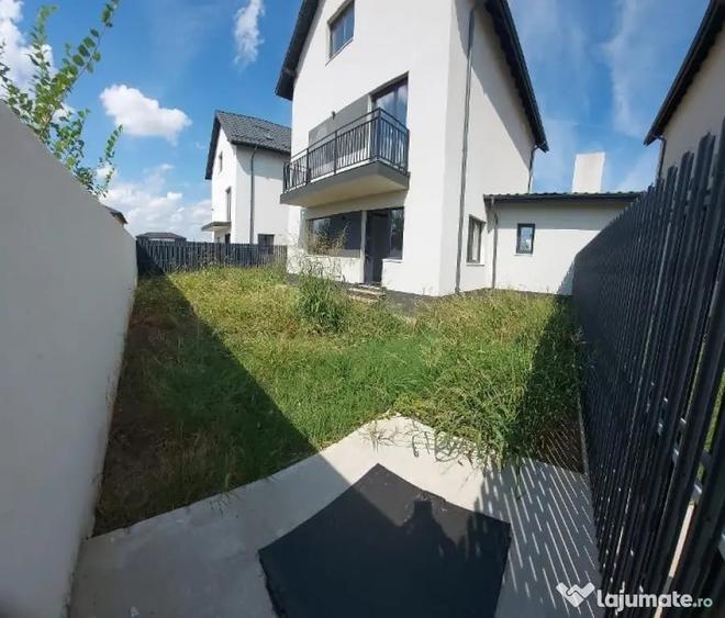 Casă cu 5 camere cu Teren 300 Mp în Central