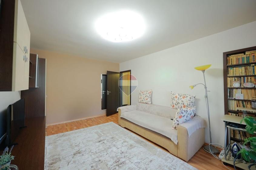 Apartament cu 3 camere decomandat în Rogerius