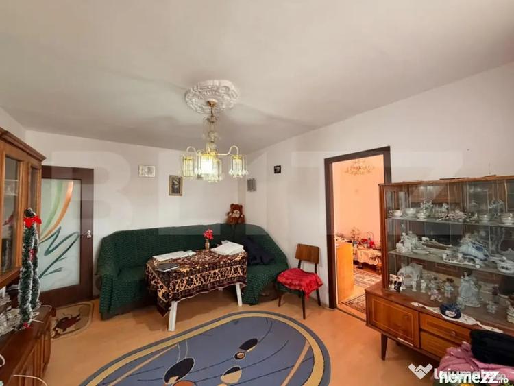 Apartament cu 3 camere semidecomandat în Cornitoiu
