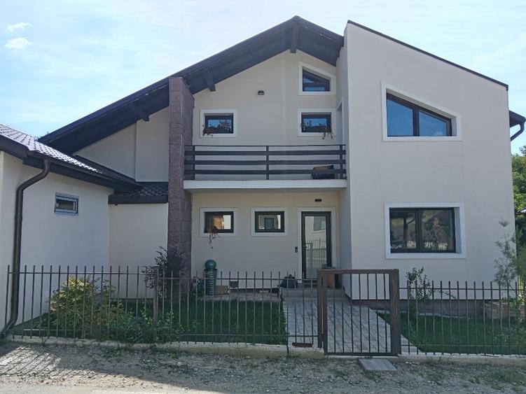 Casă individuală cu 5 camere cu Teren 596 Mp în Doicești