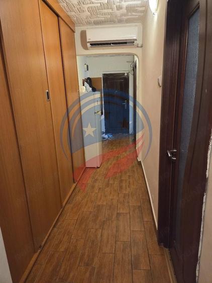 Apartament cu 3 camere decomandat, mobilat în Rovine