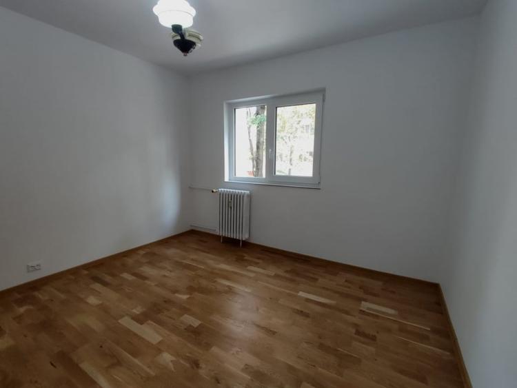 Apartament cu 2 camere decomandat în Nicolina