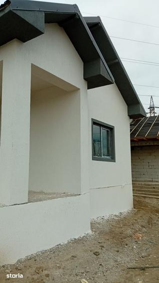 Casă cu 4 camere cu Teren 200 Mp în Central