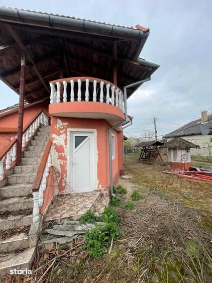 Casă cu 5 camere cu Teren 2270 Mp în Groși