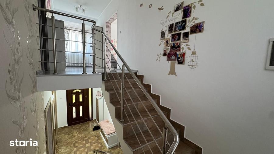 Casă cu 7 camere cu Teren 1080 Mp în Sânmartin