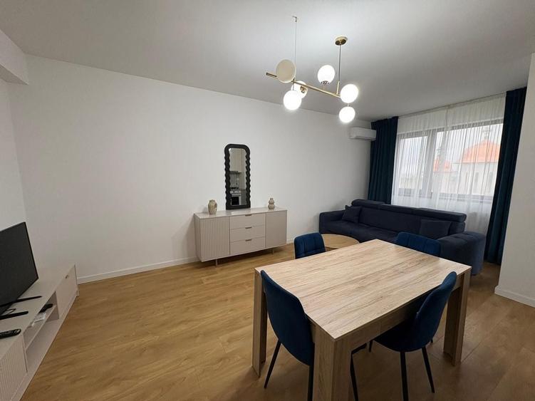 Apartament cu 3 camere decomandat, mobilat în Central