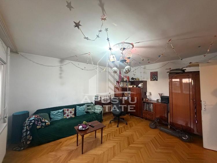 Apartament cu 2 camere decomandat, mobilat în Bucovina