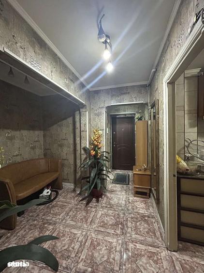 Apartament cu 3 camere decomandat în Prundu