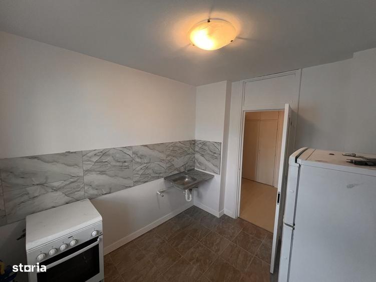 Apartament cu 3 camere decomandat în Dristor