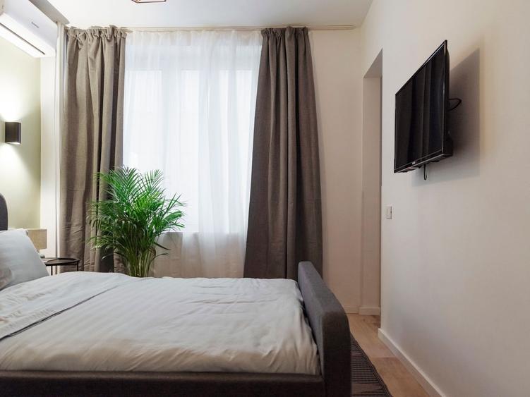 Apartament cu 3 camere semidecomandat, mobilat în