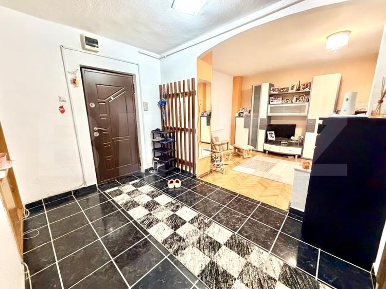 Apartament cu 3 camere decomandat, mobilat în Cugir