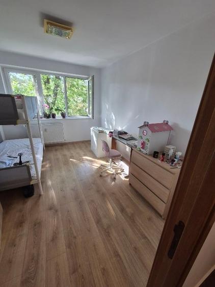 Apartament cu 3 camere decomandat, mobilat în Basarabia