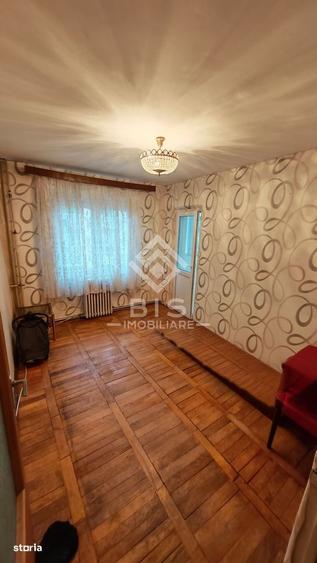 Apartament cu 4 camere decomandat în Central